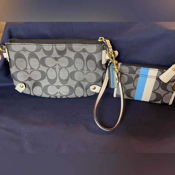 Coach Canvas Coated Wristlet With Matching Card Case - Picture 2 of 9